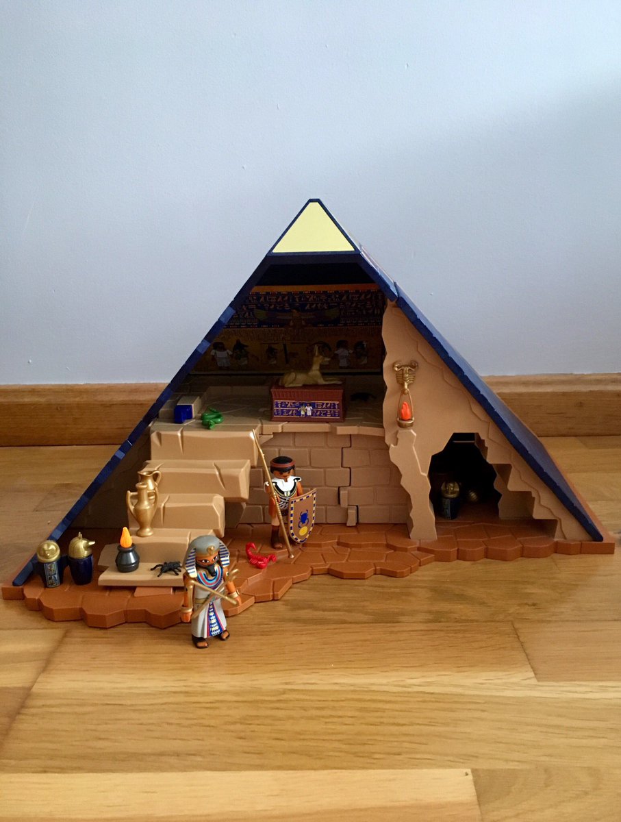 EliaZapico's tweet photo. Para reforzar el estudio de #Egipto nada mejor que los #Playmobil dan “mucho juego” #Primaria #adaptandomaterial #trabajandoencasa #madreTEL @JorcdORIEN @jesusjarque @mluisamf12 https://t.co/v3UHgmp8y2