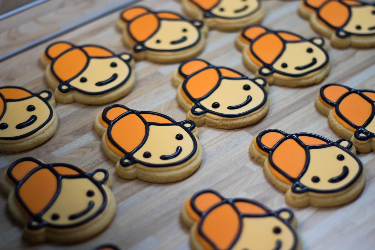 You'd think I have nothing better to do...
Fresh batch of homemade <a href="/outreachmama/">OutreachMama</a> cookies for tomorrow's team meeting. <3