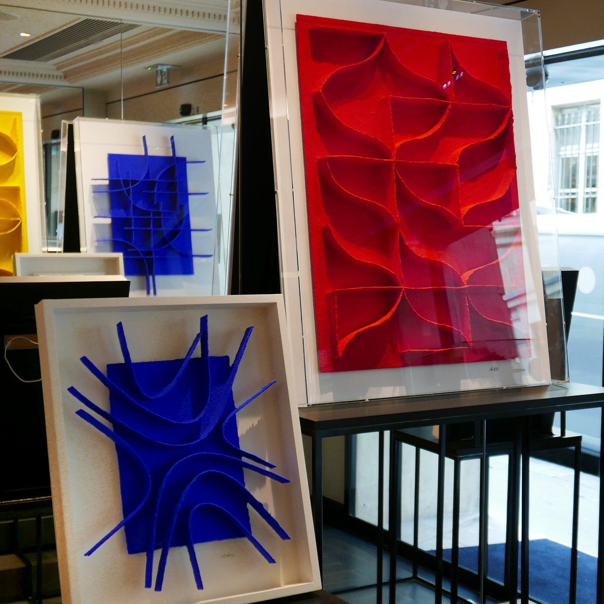 🖼 Arty Friday 🎨⠀
It was a pleasure to launch a few days ago our new #art cycle, with a beautiful art opening featuring works by #artist René Galassi, curated by Galerie Françoise Durst !⠀
The first of a series, on show in the #lobby 💫