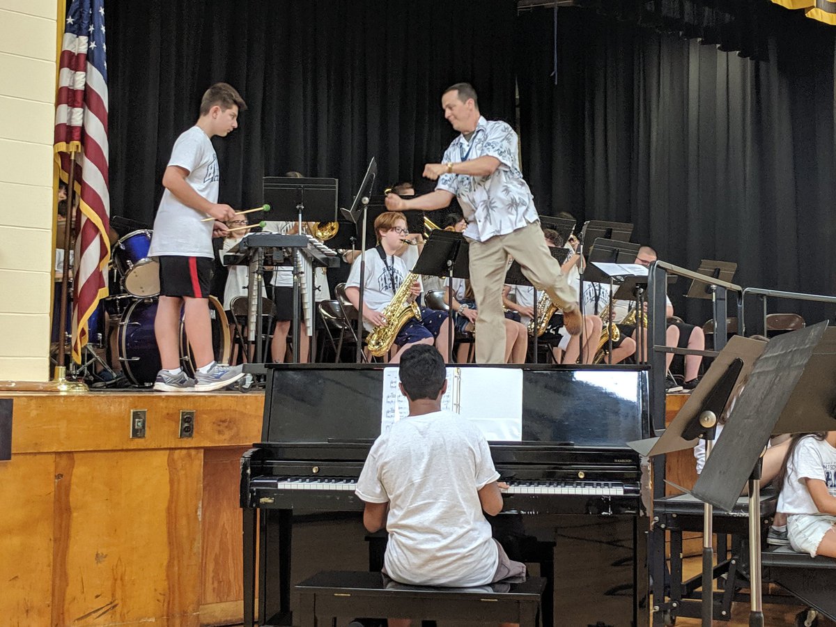 MrEscheMusic's tweet photo. Such an awesome time with the @HowellTwpMSS Honors Choir &amp; Jazz Band at @HowellTwpAldrch. Thank you for the warm welcome, #Panthers! #FutureHuskies https://t.co/wDPbXHwUub