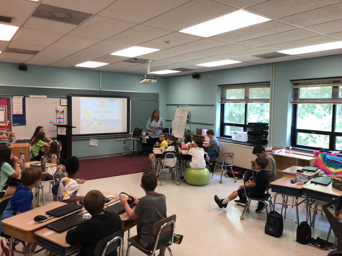 SMorris4375's tweet photo. Dr. Tara is here talking to us about chiropractics. Happy Career Day!  @CCSPrincipal @jdonohueltsd #laceypop https://t.co/gfbYfIKwsX