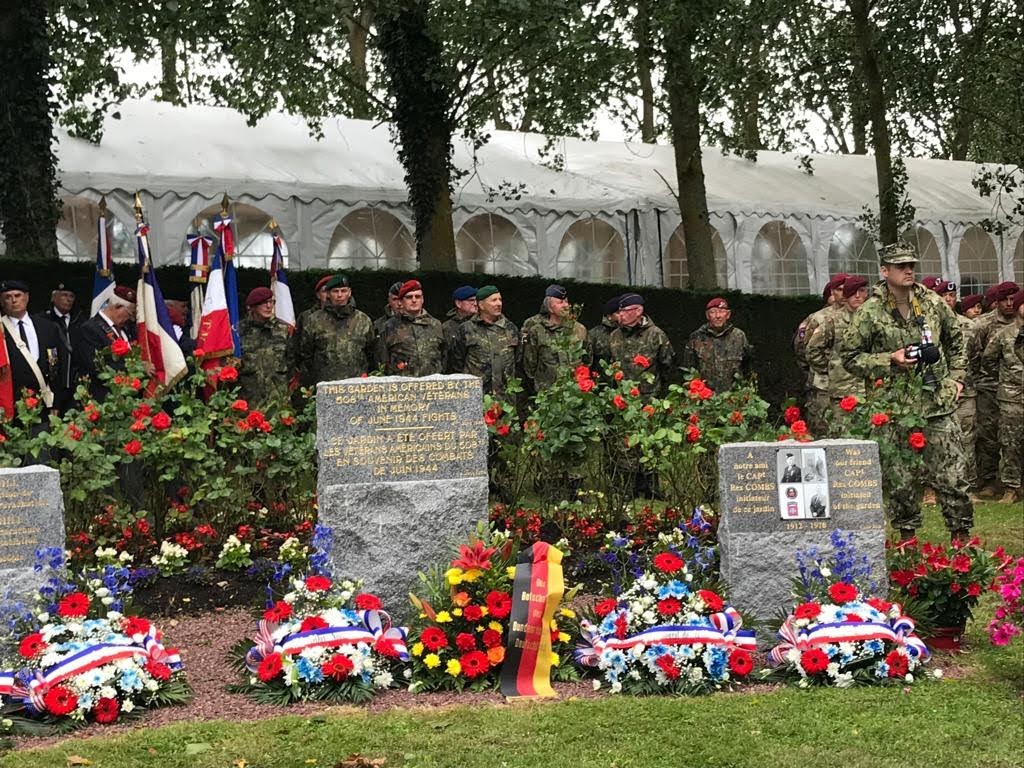 AllemagneDiplo's tweet photo. Recherchons tout ce qui nous unit. Écoutons le message qui émane des tombes : Peuples, soyez unis ! Hommes soyez humains. @bundeswehrinfo #75eDDAY #75DDAY #Normandie https://t.co/5uQMo6xRQG