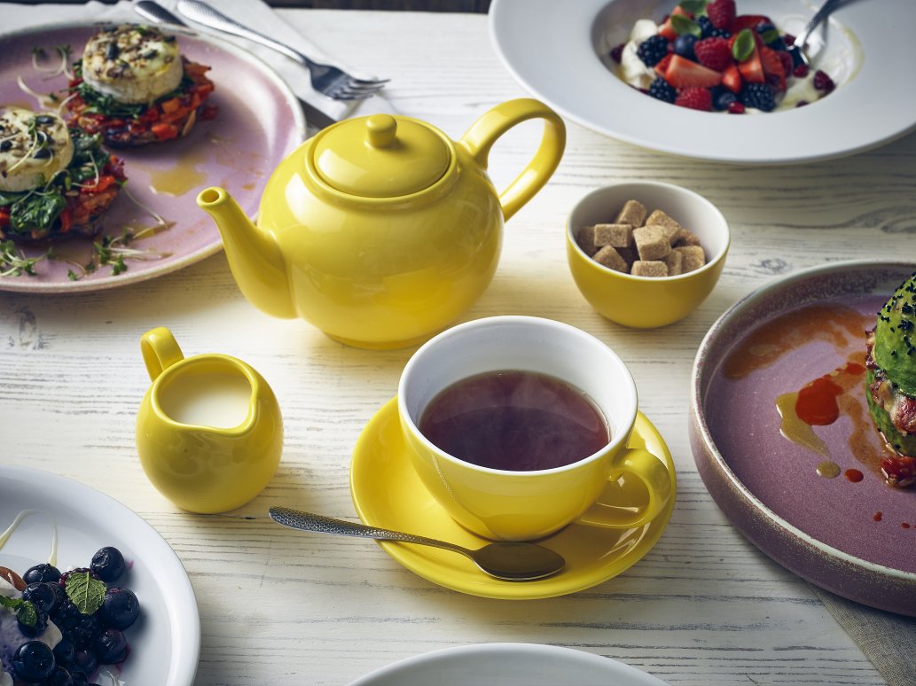 GastroDirectUK's tweet photo. Bold bright colours just in time for Summer! This new range is sure to brighten any restaurant, bistro or cafe! Visit https://t.co/4rzySAVRiC for more great products, or call us on 0191 461 5320. @Genware1 https://t.co/RUqEiHEpOr