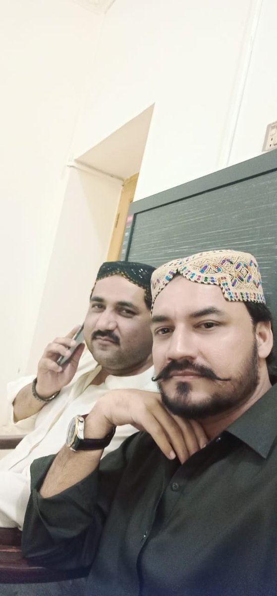 AhtishamQHala's tweet photo. Hala! Me With Dear Musrat Ali Jaffery, Dear Syed Mushee Shah and Dear Zahid Kaka at Makhdoom House Hala Office.
#PS58
@BBhuttoZardari
@zaman_makhdoom
@MakhdoomMehboob
#3rdDayEid https://t.co/KcrBTWIi2j