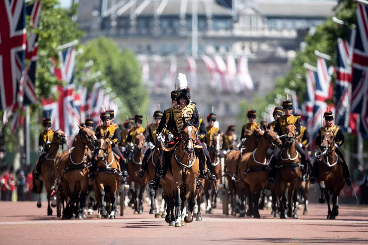 bbicolondon's tweet photo. This week we anticipate the Queen’s Birthday Parade on Saturday 8th June. We explore some history of this tradition in today's article which can be found HERE:
https://t.co/zrHNo6qqBf
#QueensBirthday #queensbirthdayparade https://t.co/qlqfhynZ9L