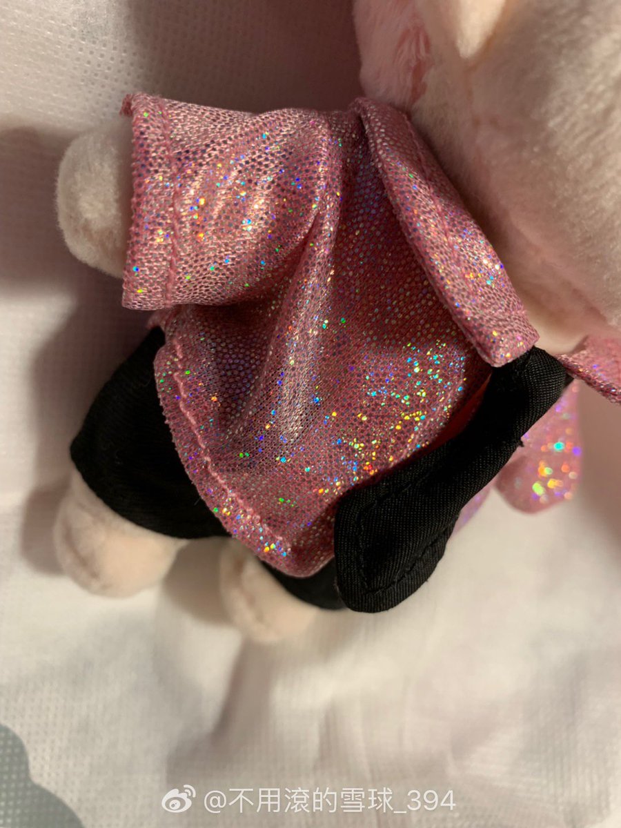 RibbonJin's tweet photo. I’m sorry for no update for a long time. 
I just recieved the clothes sample , and I’m on my way for travel , so I have no time to take more pics.  I promise that I will take pics to update as soon as possible. 🙏🏻🙏🏻🙏🏻🙏🏻
And also the factory told me they will start at jul/aug. https://t.co/pUnCGjZDlw