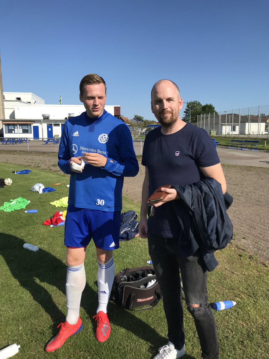 TCoster's tweet photo. Full fart på @MellerudsIF träning. Lennart ”Kral” (bild 2) tittar för sista gången på laget, efter hans beslut som inkom till fotbollssektionens ordförande Daniel Clarholm (bild 3) igår kväll. Tillförordnad huvudtränare blir Håkan Svenssom (bild 1) https://t.co/ivrrvqzcmv
