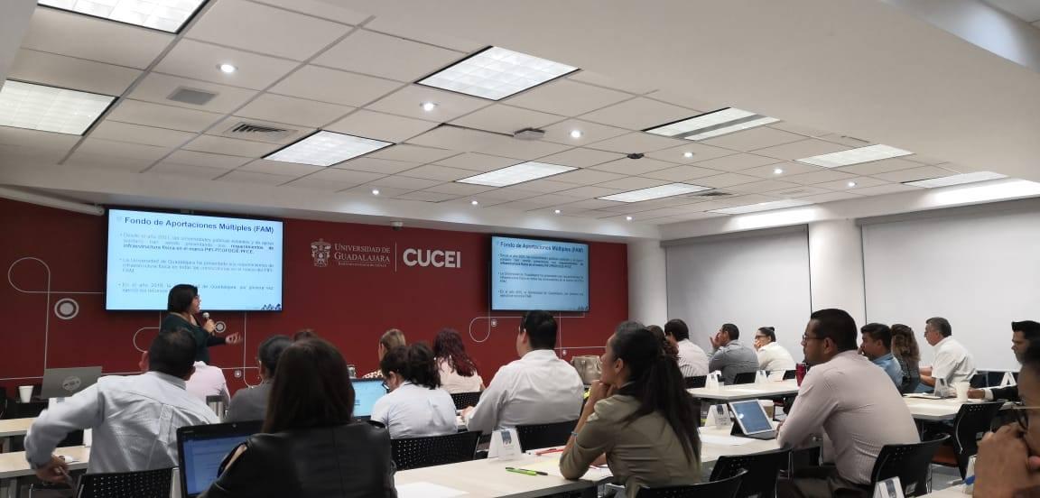 CGPE_UdeG's tweet photo. Iniciamos el segundo día del curso-taller de "Actualización para la planeación y el desarrollo institucional" que se lleva a cabo en las instalaciones del @udgcucei Reconocemos la participación y dedicación de los encargados de ejercer el PFCE. https://t.co/A6VknkrboA