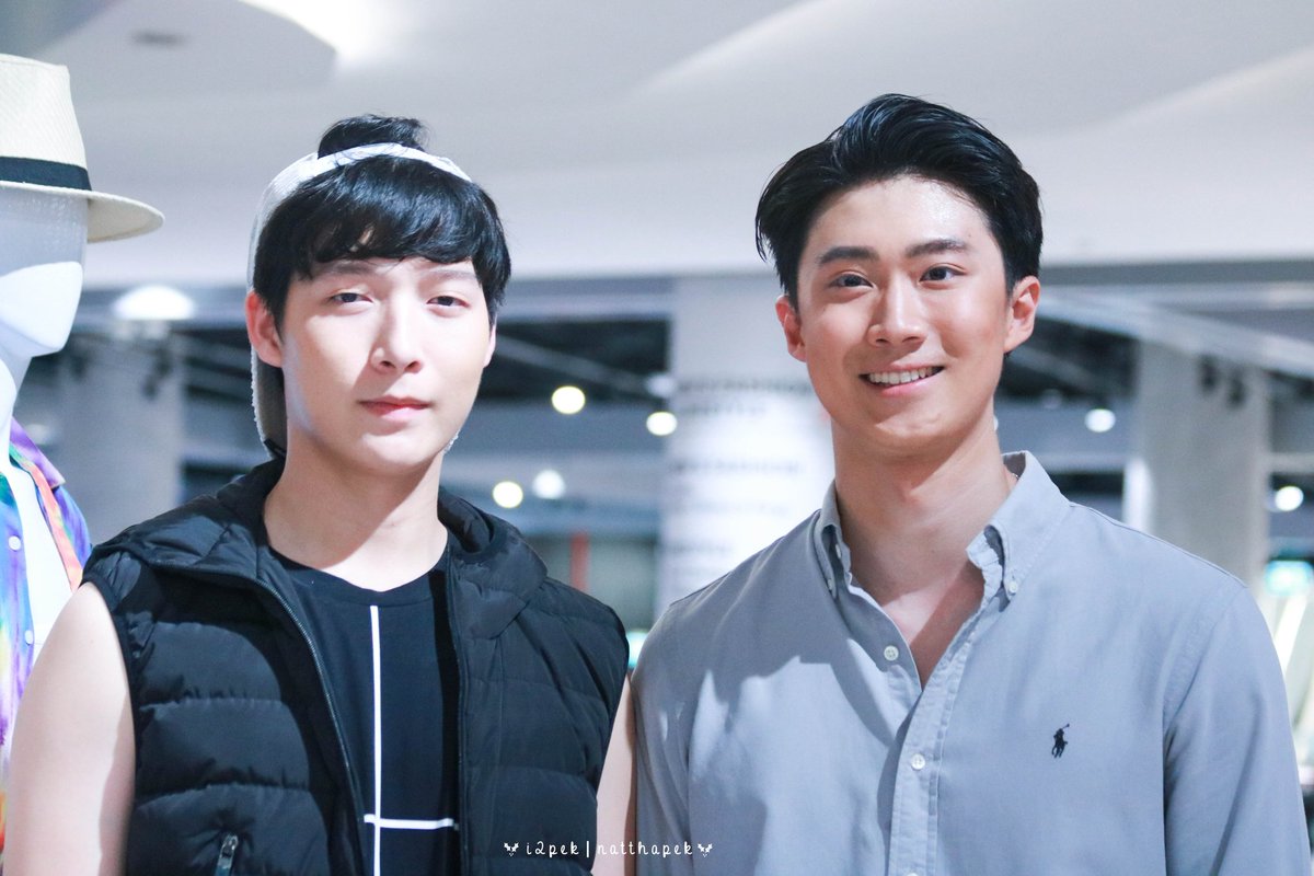 kepahttan's tweet photo. รูปคู่ที่ทำร้ายโฟร์ 5555555555 น้องบอกว่าผมไม่รู้ว่าตัวเองอ้วนขึ้นไหม เพราะผมเอาที่ชั่งน้ำหนักไปทิ้งแล้ว โอ๊ยน้องงงง

#จีโน่โฟร์
#ChulaCuteboy https://t.co/u6MrDp6TNZ