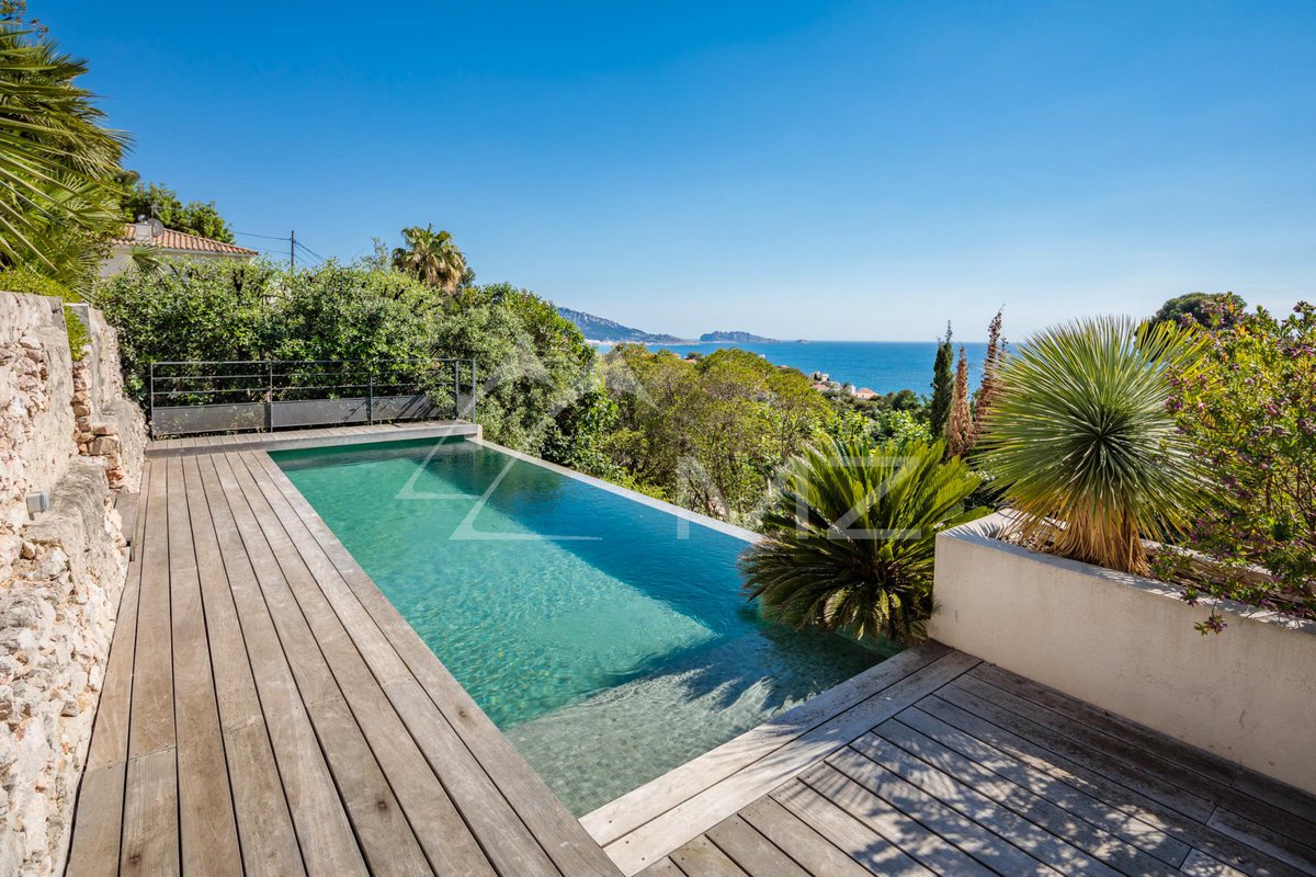 Michael_Zingraf's tweet photo. Exceptional property for sale in Marseille. This property offers exceptional sea views, spacious living spaces, a unique environment, out-of-sight terraces, a Mediterranean garden, and a splendid infinity swimming pool. MZIMA0033 https://t.co/W7LRf8Xg8N #Sale #Marseille https://t.co/Sgrz1qE5CQ