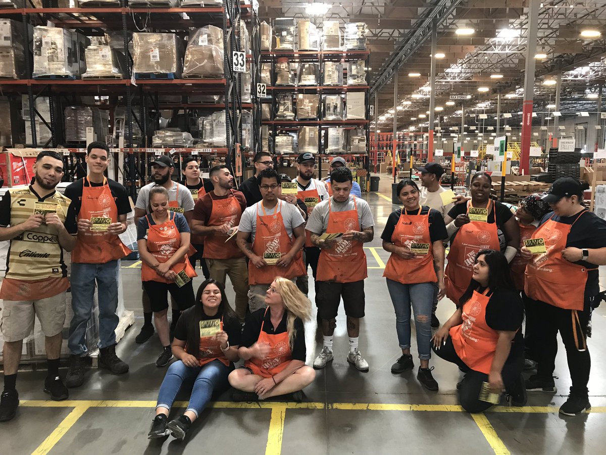 sbosnick8617's tweet photo. Bulk sort Key 1 celebrating awesome teamwork 368 pallets sorted 6/6/19 with a rough start to our day couldn’t be prouder of this team @HDRLC8617 #thebestinthewest8617 https://t.co/pMEQeeb7Sj