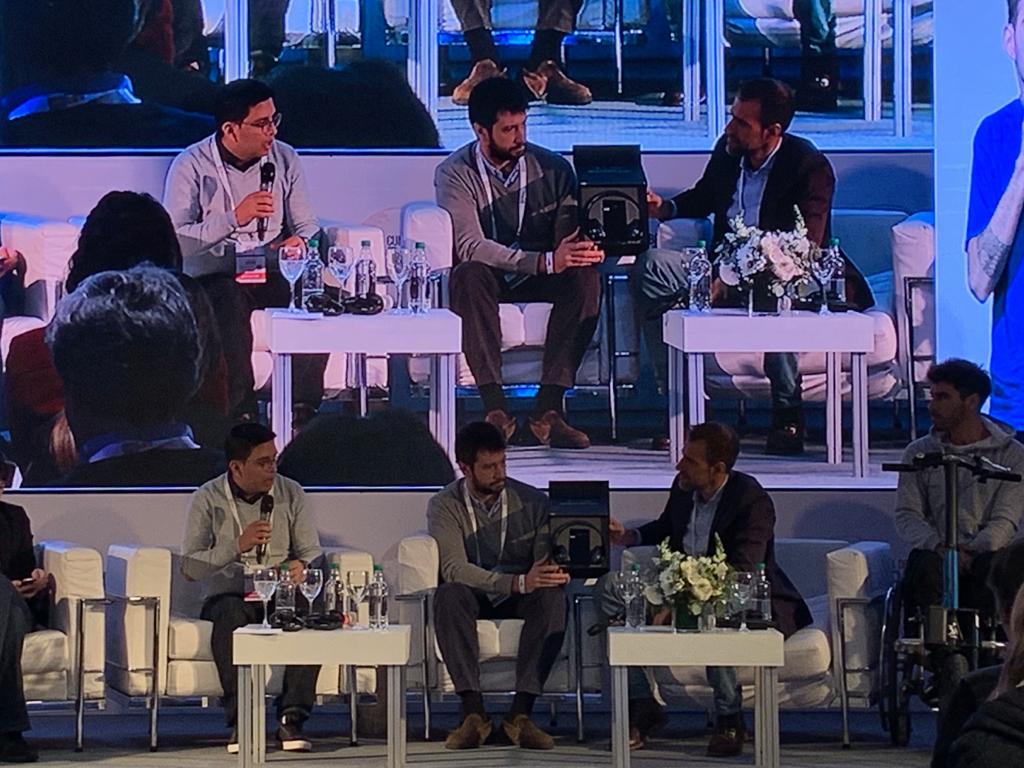 cumbre_global's tweet photo. Ezequiel Escobar, fundador de @uSound_Arg: "Solo 1 de cada 40 personas puede acceder a un audífono. Por eso, creamos una aplicación y auriculares para llegar a los lugares más recónditos, para que todas las persona tengan las mismas posibilidades de saber cómo es su audición". https://t.co/0gUTNfXuL0
