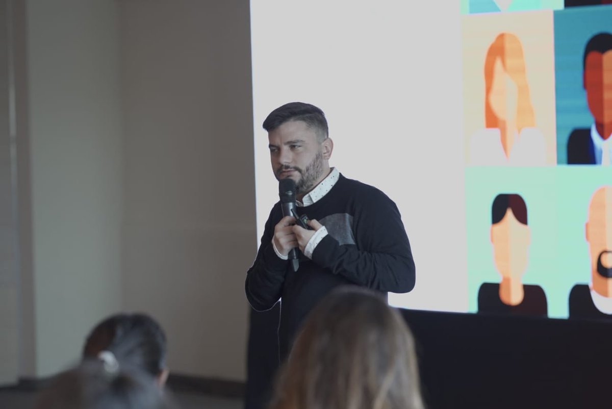 _digitalhouse's tweet photo. Gracias  @EndeavorCordoba por la invitación ✨ Fotos de nuestro #CoordinadorinMarketingDigital Diego Matias Bamonte compartiendo  ideas de marketing y negocios con una excelente audiencia . 👏👏 https://t.co/IDr8QUuhKR
