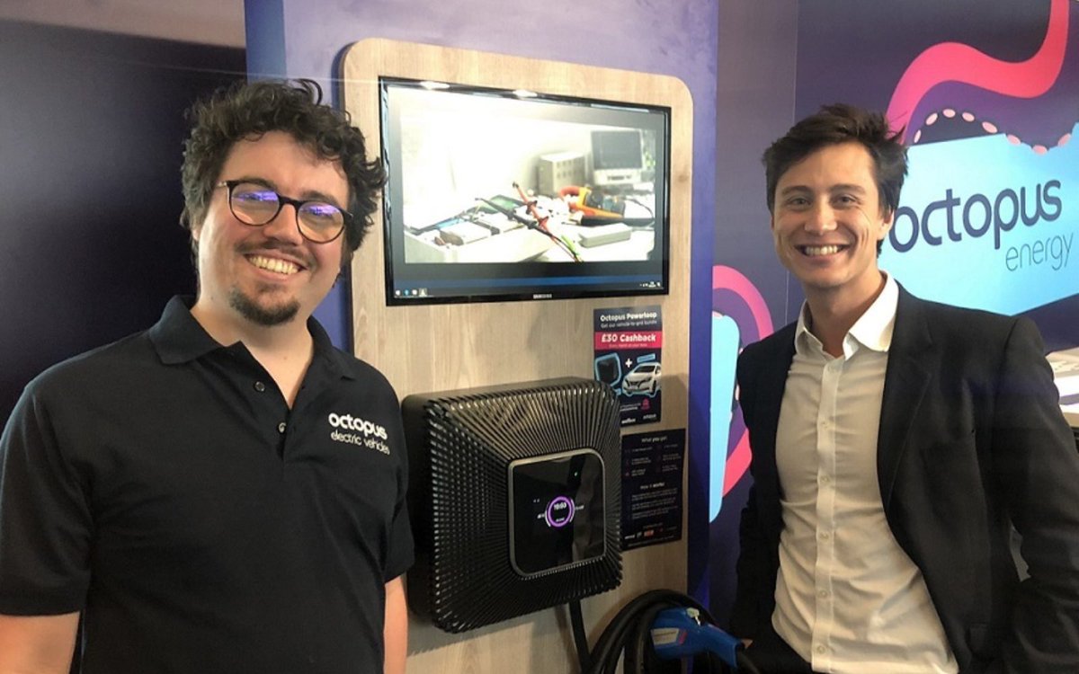 OctopusEnergy's tweet image. ⚡️📢 Our new V2G partnership with @wall_box is HERE, giving #Powerloop bundle customers the smallest, lightest vehicle-to-grid compatible charger in the UK. Installs start in August! Come chat to @OctopusEV about the Powerloop bundle at #FullyChargedLIVE