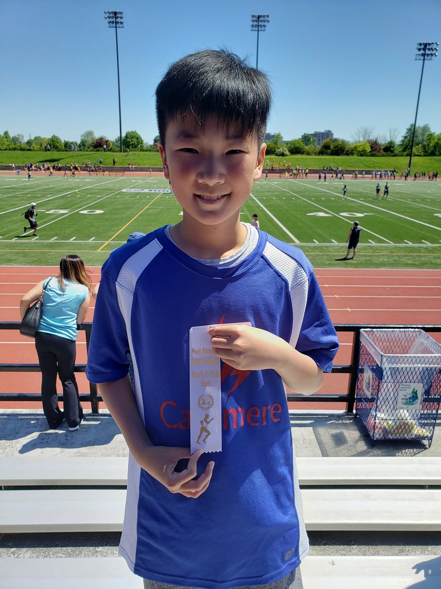 MrsSaxonHPE's tweet photo. Amazing day at the track and field meet!  #CashmereComets @MrsSaxonHPE @CashmereAvePS @hpe4pdsb https://t.co/IQeiJkYPec
