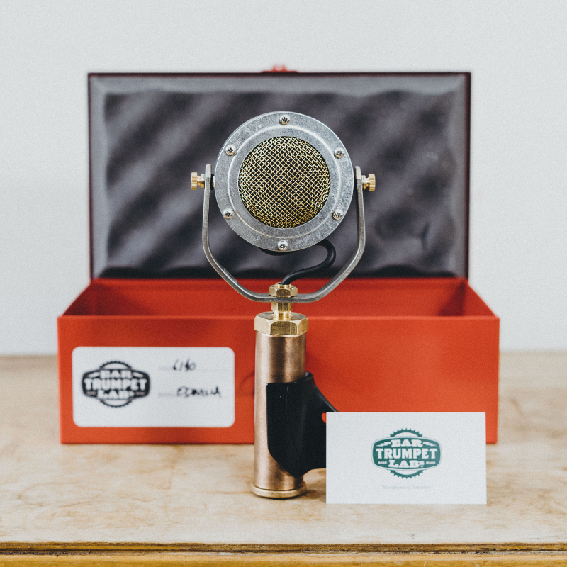 FunkyJunk_paris's tweet photo. Finissons la semaine en beauté avec un micro que j’aime beaucoup.
Le modèle d’Ear Trumpet le plus populaire, l'Edwina est un micro à condensateur à grand diaphragme, polyvalent, avec un son exceptionnel qui correspond à son look distinctif.

https://t.co/VQQqNRU145 https://t.co/DuoWOwH2f0