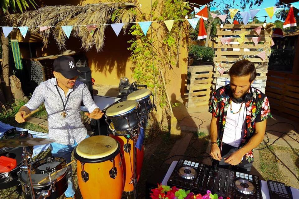 Que no falti la música! 🎶 Sergi Shine estarà animant l'#OlimpicMarket a l'hora del vermut amb el seu afro-latin show 🕺🥁 Ens veiem aquest cap de setmana Olimpics! #Barcelona #PortOlimpic #capdesetmana