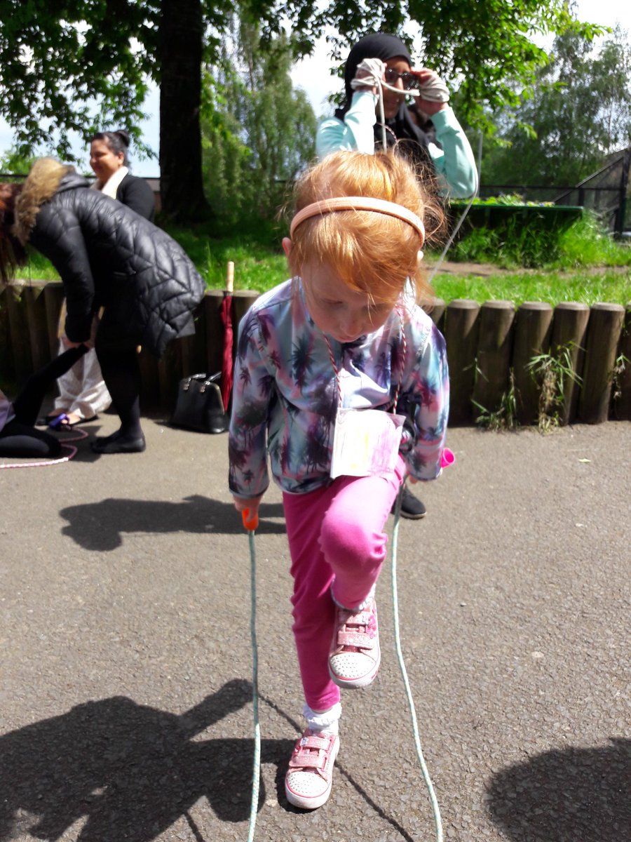 LorneStreetEAL's tweet photo. Well done to our P1 pupil who persevered with the skipping. We are all very proud of you @P21LorneSt @LorneStreetPS #welldeservedsuccess https://t.co/5dYlGi4LcT