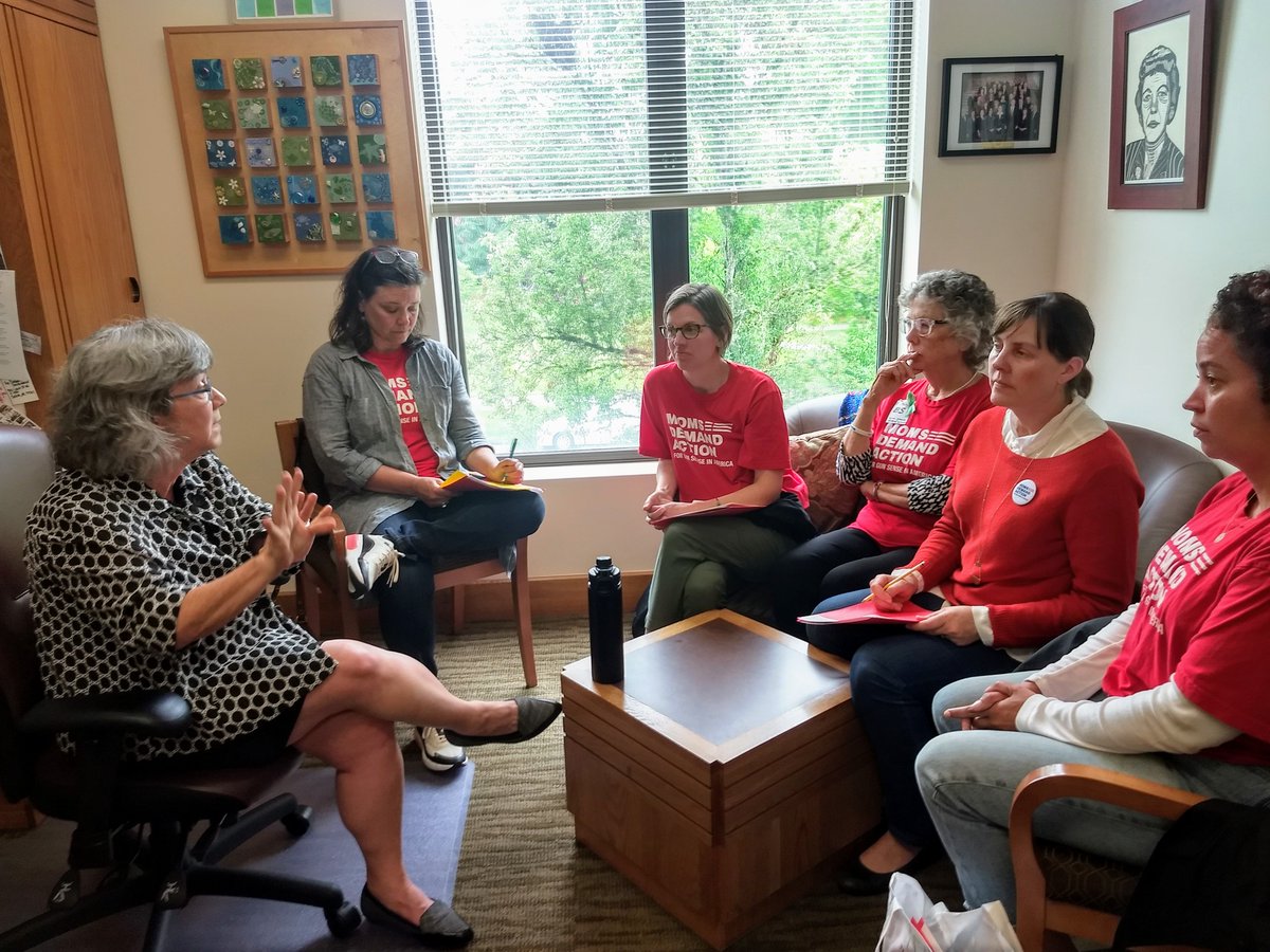 RepBSW's tweet photo. Today I #WearOrange to remember every life impacted by gun violence, and to recommit to the fight for commonsense gun violence prevention measures like #SafeStorage. We can save lives by passing #HB2505 here in Oregon. @MomsDemand @Everytown #orpol #orleg https://t.co/0PupOjujvZ