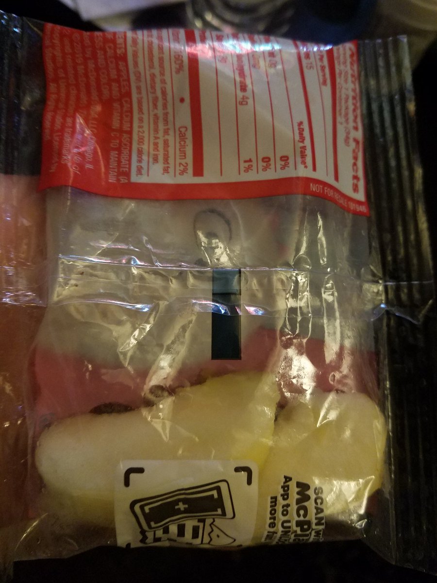 Propire's tweet photo. @McDonalds thanks for ripping off my 3 year old with this sorry excuse for a serving of apple slices. 3 pieces total, 2 normal 1 sliver. Ridiculous. #mcdonalds https://t.co/0CxFvKgt2H