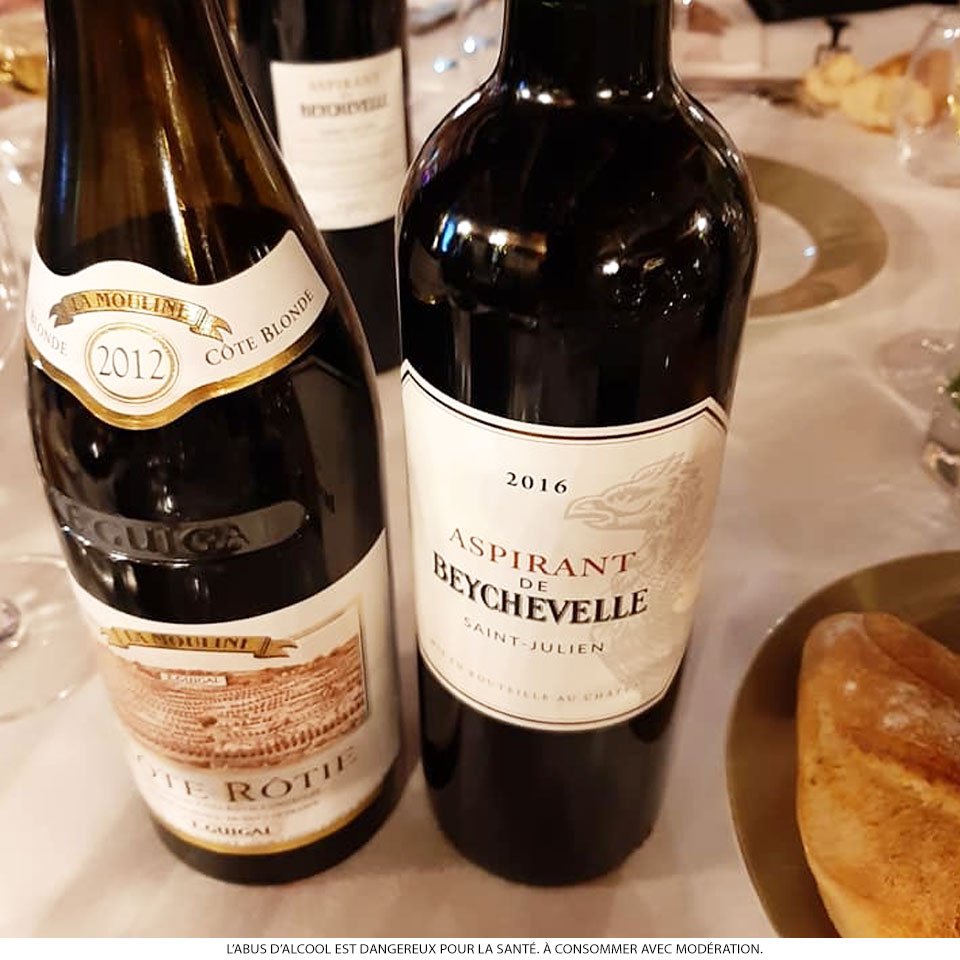ChateauxCastel's tweet photo. Lundi soir à Lyon, l'Union de la Sommellerie Française, organisme qui regroupe et fédère les sommeliers des 21 associations régionales, a fêté la 50ème anniversaire de sa création. https://t.co/iBFhUZjIgQ