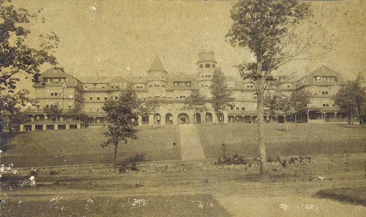 The Lookout Mountain Inn was constructed in 1890 and remained as a landmark at the top of the incline railway until burning to the ground in 1908!