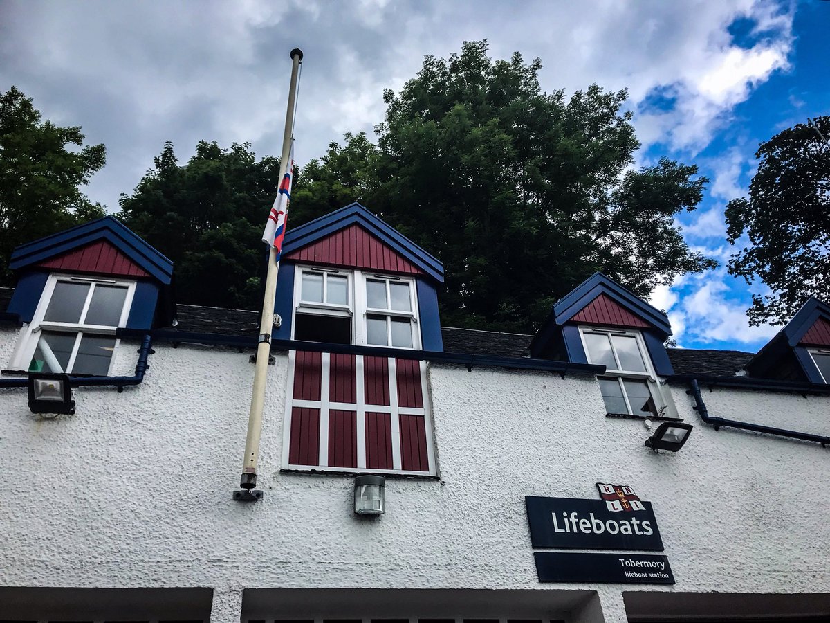 We are flying our flag at half mast @TobermoryRNLI to honour our colleagues in France who made the ultimate sacrifice today going to help someone in need. Our thoughts are with their families, friends and fellow crew. #GreaterLoveHathNoMan #SARFamily