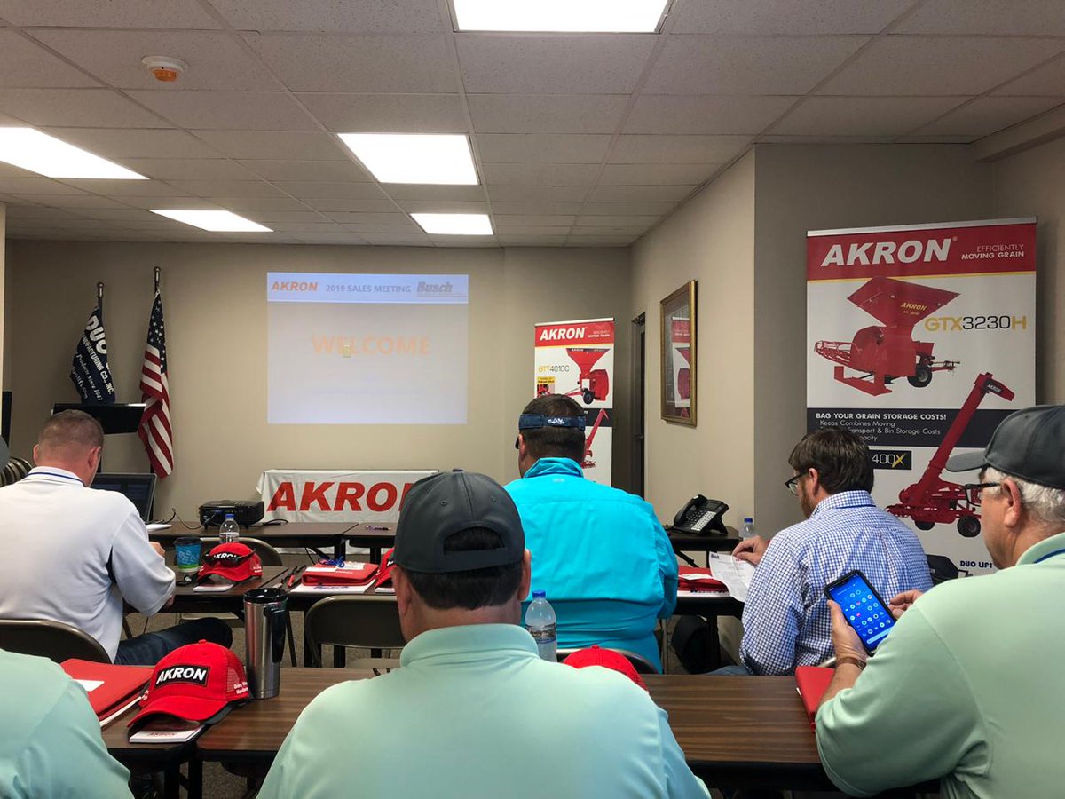 AKRONMaquinaria's tweet photo. 📌¡Les compartimos un poco más de lo que fueron los "Clinic Day" que llevamos a cabo en Nebraska juanto a dealers de Estados Unidos y Canadá! 🇦🇷🇺🇸🇨🇦 #AKRON #AKRONexport #GoAKRON https://t.co/2V7OzATEI8