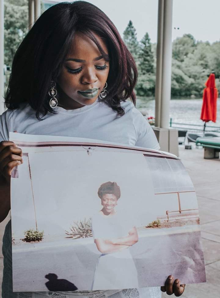 "Ain't no woman alive that can take my mama's place"

Check out this custom lipstick made for Ms. Trudy and many others 💄🥰💄🥰💄🥰

 Photographer: FIERCE PHOTOGRAPHY 

ayobacosmetics.com

#AYOBA #awesomeness #awesomenessincosmetic #madewithlove #fiercephotgraphy