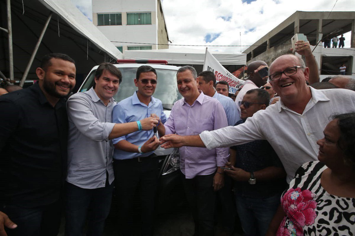 costa_rui's tweet photo. Ambulância novinha para a população aqui em #Coaraci. Investimos mais de R$ 166 mil no equipamento, do tipo furgão, para oferecer mais agilidade nas transferências e no atendimento à população. #Correria #AquiÉTrabalho #Bahia https://t.co/EymeyoQQup