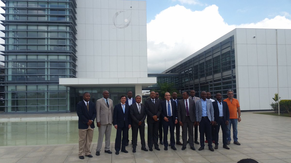ITNHGE2's tweet photo. Visita del Excmo Sr Embajador de Portugal a las instalaciones de ITNHGE-MONGOMO https://t.co/ZG3Xz1vJ0h