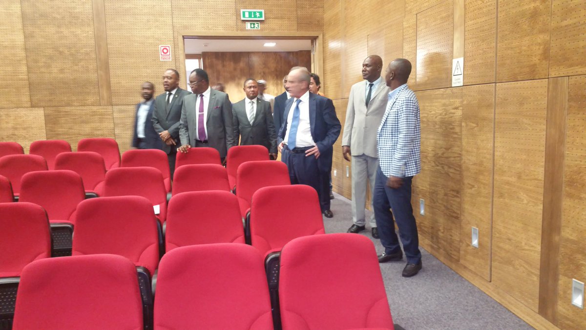 ITNHGE2's tweet photo. Visita del Excmo Sr Embajador de Portugal a las instalaciones de ITNHGE-MONGOMO https://t.co/ZG3Xz1vJ0h
