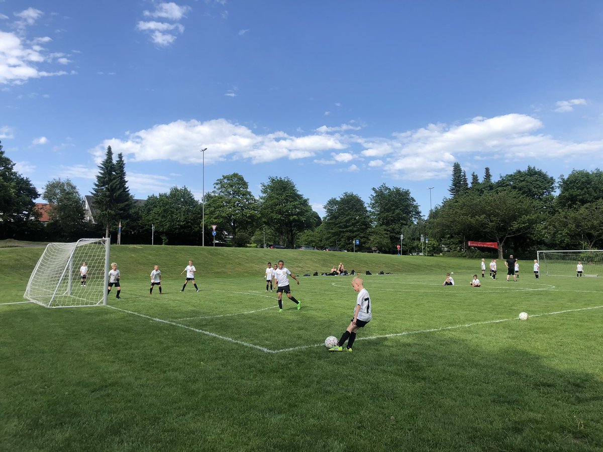 10unitedkapa's tweet photo. Saksassa valmistavat treenit käynnissä. 

Huomenaamulla alkaa Kölnissä https://t.co/uoYPoq5dP2

Osallistumme kahdella joukkueella ⚽️👍🏻

#jalkapallo
#junnufutis
#käpa https://t.co/uWnse7VZwq