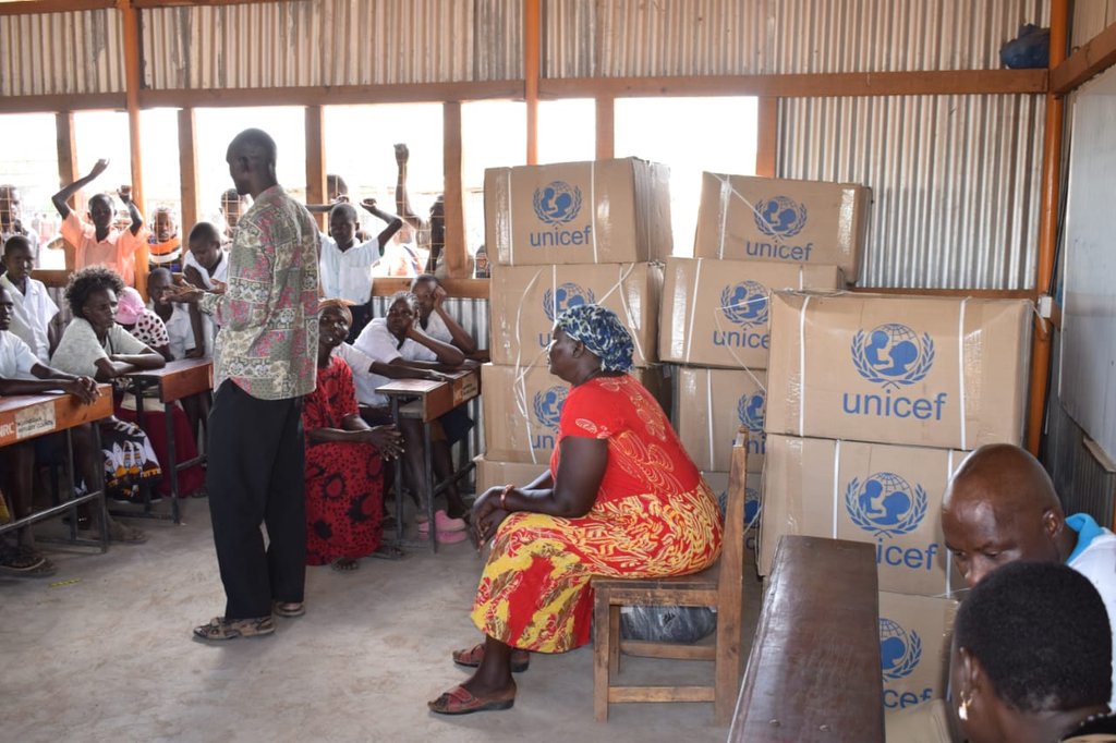 Locham_David's tweet photo. FLASHπ¨: #UNICEF and #SAPCONE @Turkana_People a Non-Profit Organization Delivered hope to children in Turkana West Sub County #Kenya. To date, over 500 learners have received uniforms, Dignity Kits and scholastic materials this year thanks to the generous contribution of @UNICEF https://t.co/smbjN939Gg