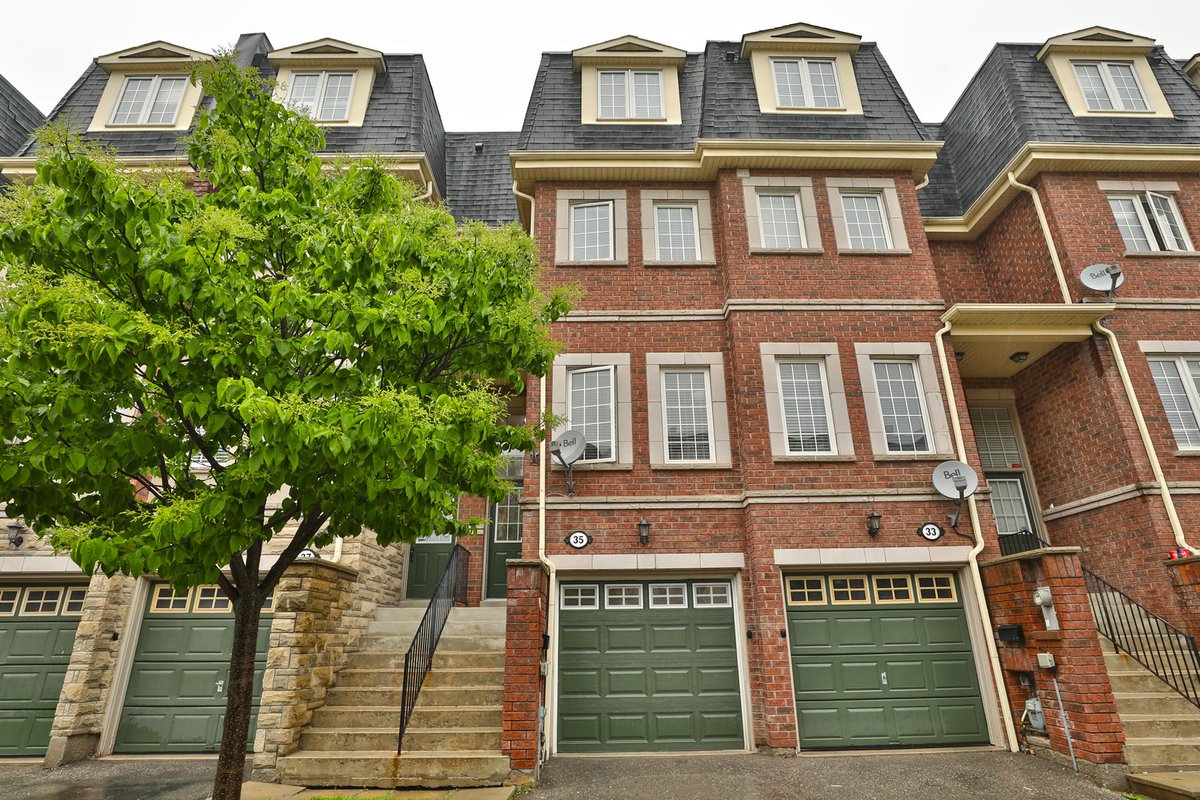 RingMike's tweet image. Open House Sunday June 9th 2pm-4pm!
#35-435 Hensall Circle Mississauga. Renovated townhouse in Cooksvile! #OpenHouse #Mississauga #gtahomes #FirstTimeHomeBuyers #realtors #cooksville #ringmike #remax