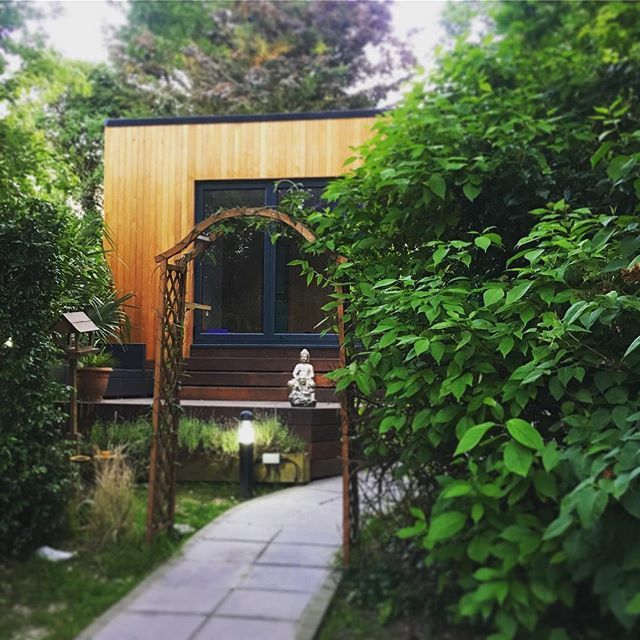 EastPromise's tweet image. ✨A beautiful restorative yoga sesh at this hidden yoga gem in Crystal Palace ✨@sarah_brown_yoga - if you’re a SE London yogi i’d highly recommend a visit. Thanks to my surprise teacher @zeninpenge for a calming and releasing class. 🙏
.
I find restora… bit.ly/2ERPPsH