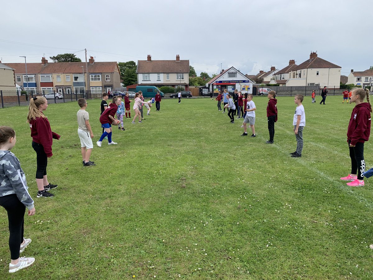 StCuthbertsPESS's tweet image. Tag rugby golden time! 🏉 #fitnessterm