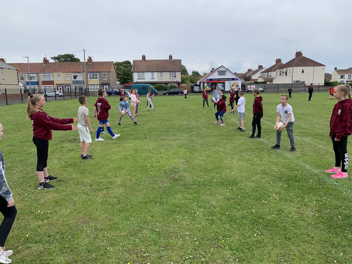 StCuthbertsPESS's tweet image. Tag rugby golden time! 🏉 #fitnessterm