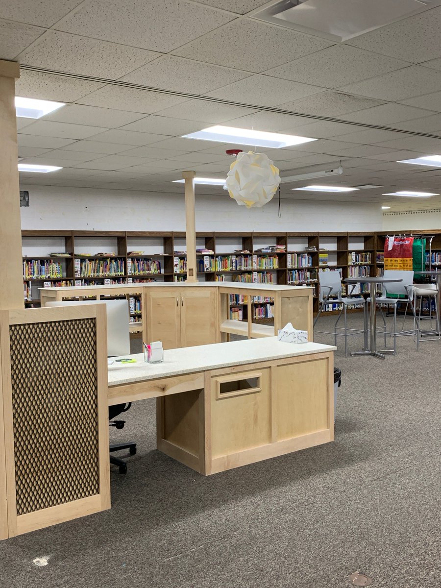 MarkoJackie's tweet photo. WOW!  @PCSD_PHS Raider Products has completed a BEAUTIFUL circ desk for the @PCSD_SS library!  Thank you to @bay_tek_games and Marquis Yachts for your donations!  I LOVE that this was made by our #Raiderstrong students!!  Can you see the hidden "Pulaski Pride?" https://t.co/oznT7SQbg5