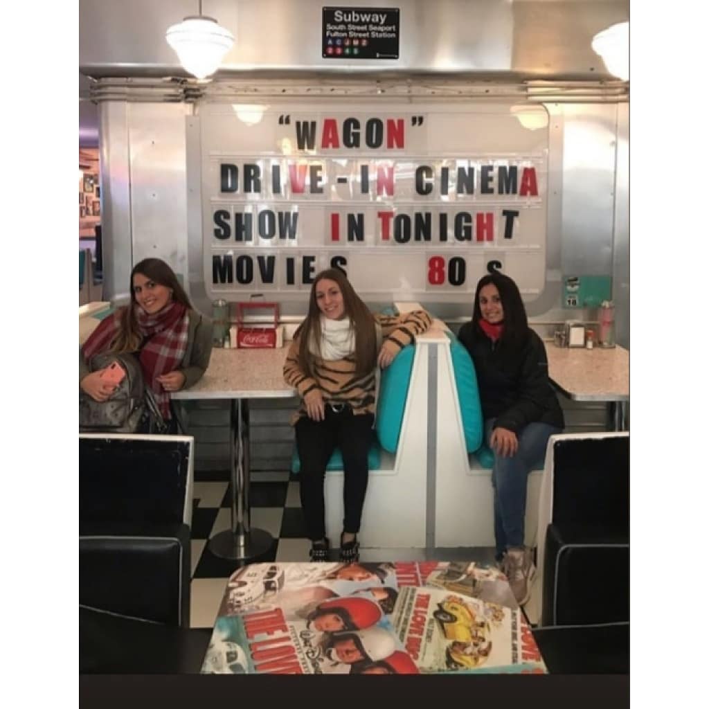 Extension_UPE's tweet image. El jueves 30 de mayo los estudiantes de accessprogram🙋🏼‍♀️🙋🏻‍♂️ hicieron una visita a un típico restaurante 🍔🍟🥓 americano de los años 50 con el fin de vivir una experiencia para vivenciar un poco su cultura a través de la gastronomía👨🏻‍🍳👩🏽‍🍳 
 #UPE2019  #extensiónupe #accessprogram