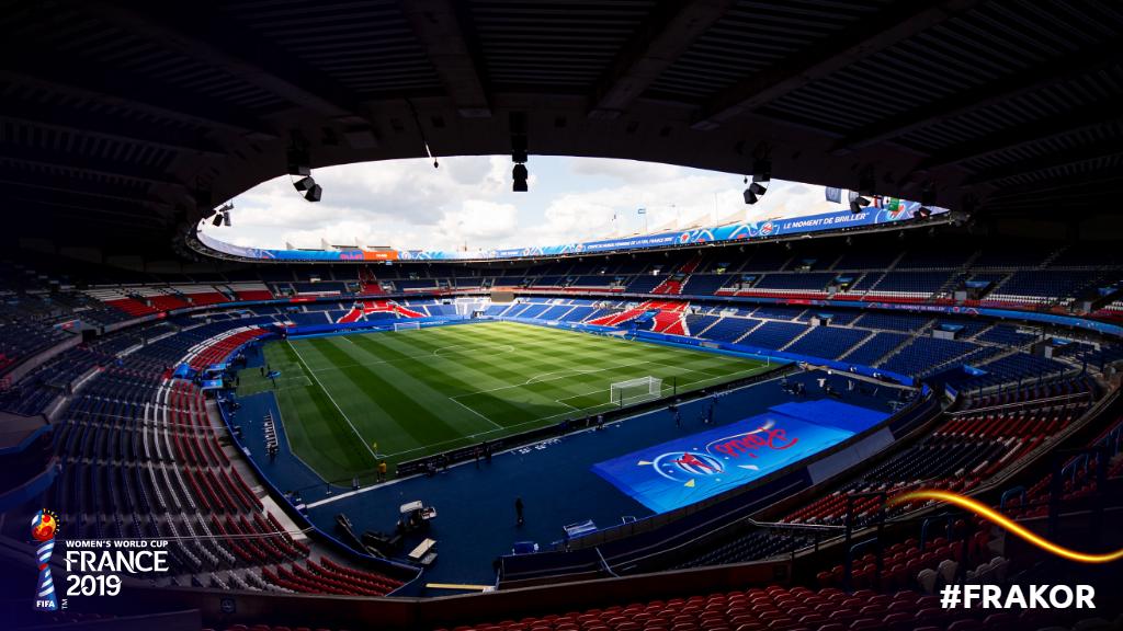 FIFAWWC's tweet photo. And every night we'll watch the stars 💫

📍Paris 

Who's ready for a great month of football? 

#FRAKOR // #FIFAWWC https://t.co/chipHEyx39