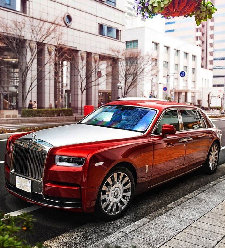 Acceler8Racing's tweet photo. What model and year of @rollsroycecars is this?
  😋
First 5 Correct answers gets a gift 🎂 
#AbjWay #Acceler8Racing #AbujaTwitterCommunity https://t.co/KVs8S1qiCY