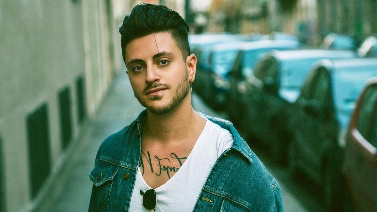BillboardItalia's tweet photo. "Cuba Libre" è il nuovo singolo di #Virginio: la video intervista -> leggi su https://t.co/jYRPqpiLu3 @VirginioNero #LaMusicaCheParla #CubaLibre #LauraPausini #RischiamoTutto #Semplifica https://t.co/Nh9H22e7j0