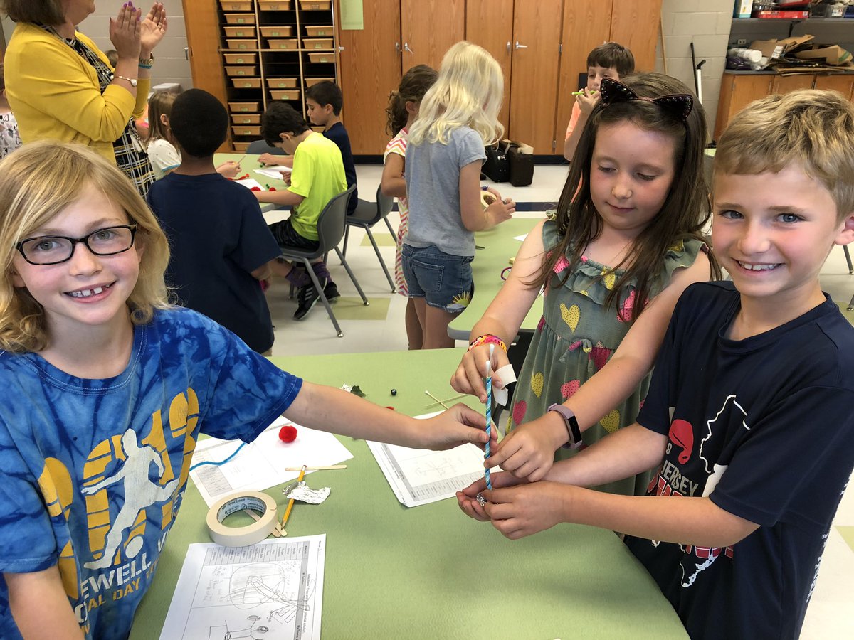 KymHarjes's tweet image. Helping hands #engineersatwork