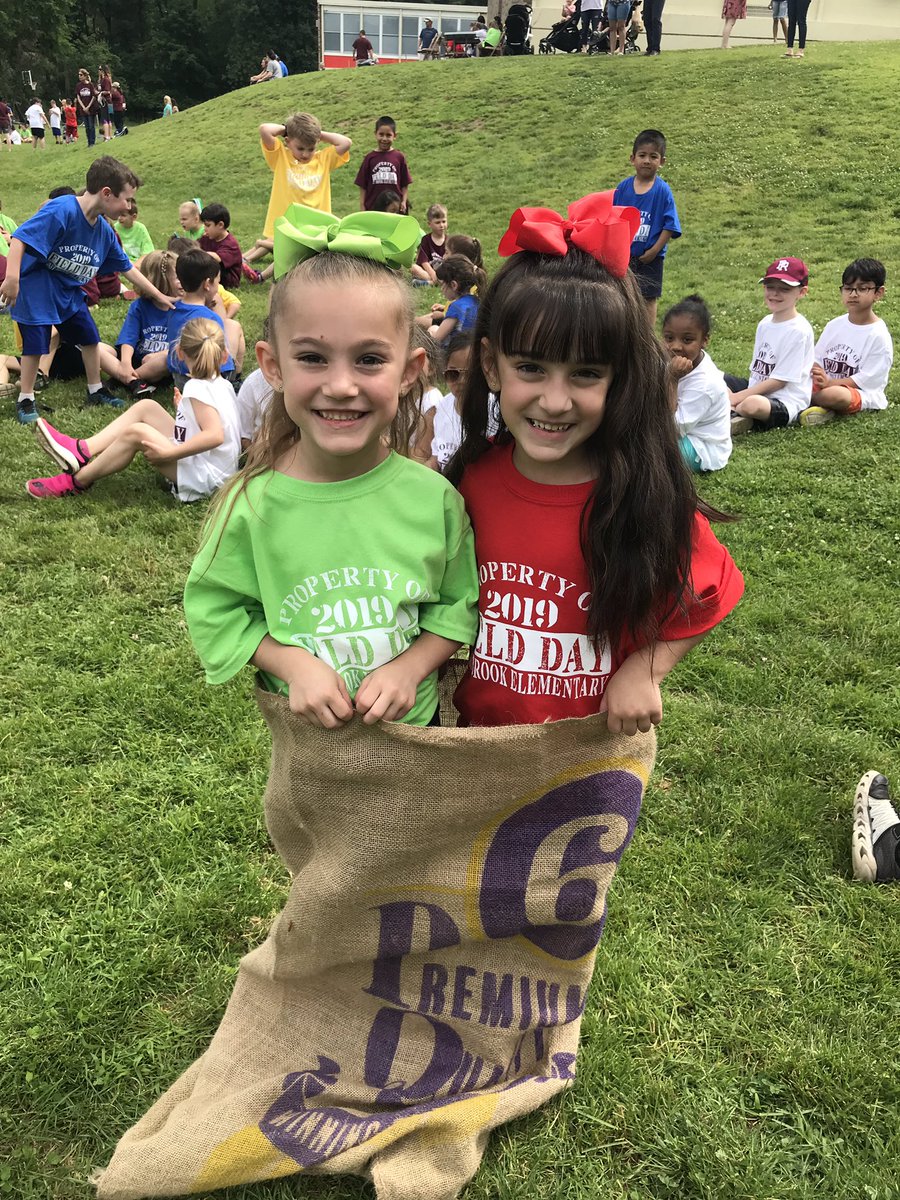 MrsMacchione's tweet photo. Field day smiles ☀️ 🤗 https://t.co/scHkQROiat