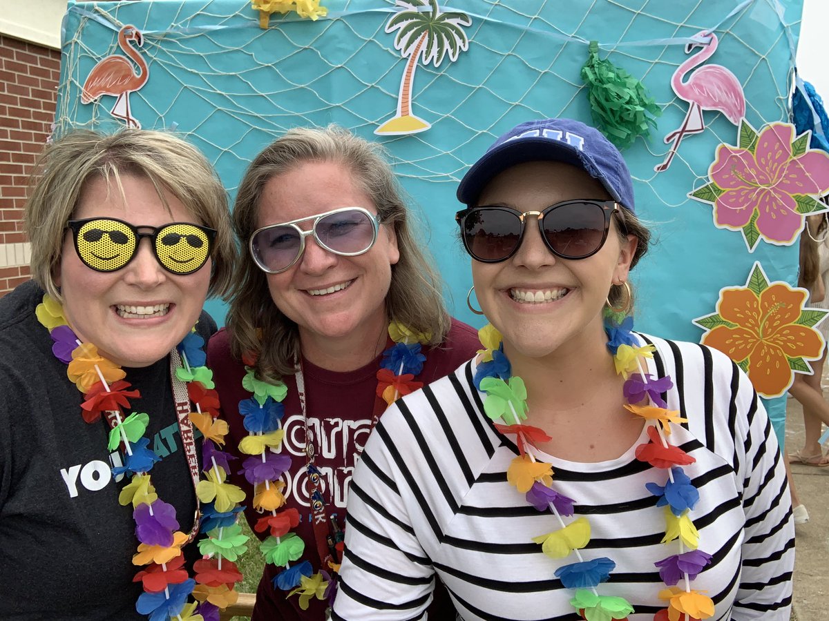 MrsM_HPMS's tweet photo. Almost SUMMER!!! We are three excited teachers! 🌞🌴🌺🥳@HPMS_UMHT #SelfiesB4Summer https://t.co/iYLaWam3lJ