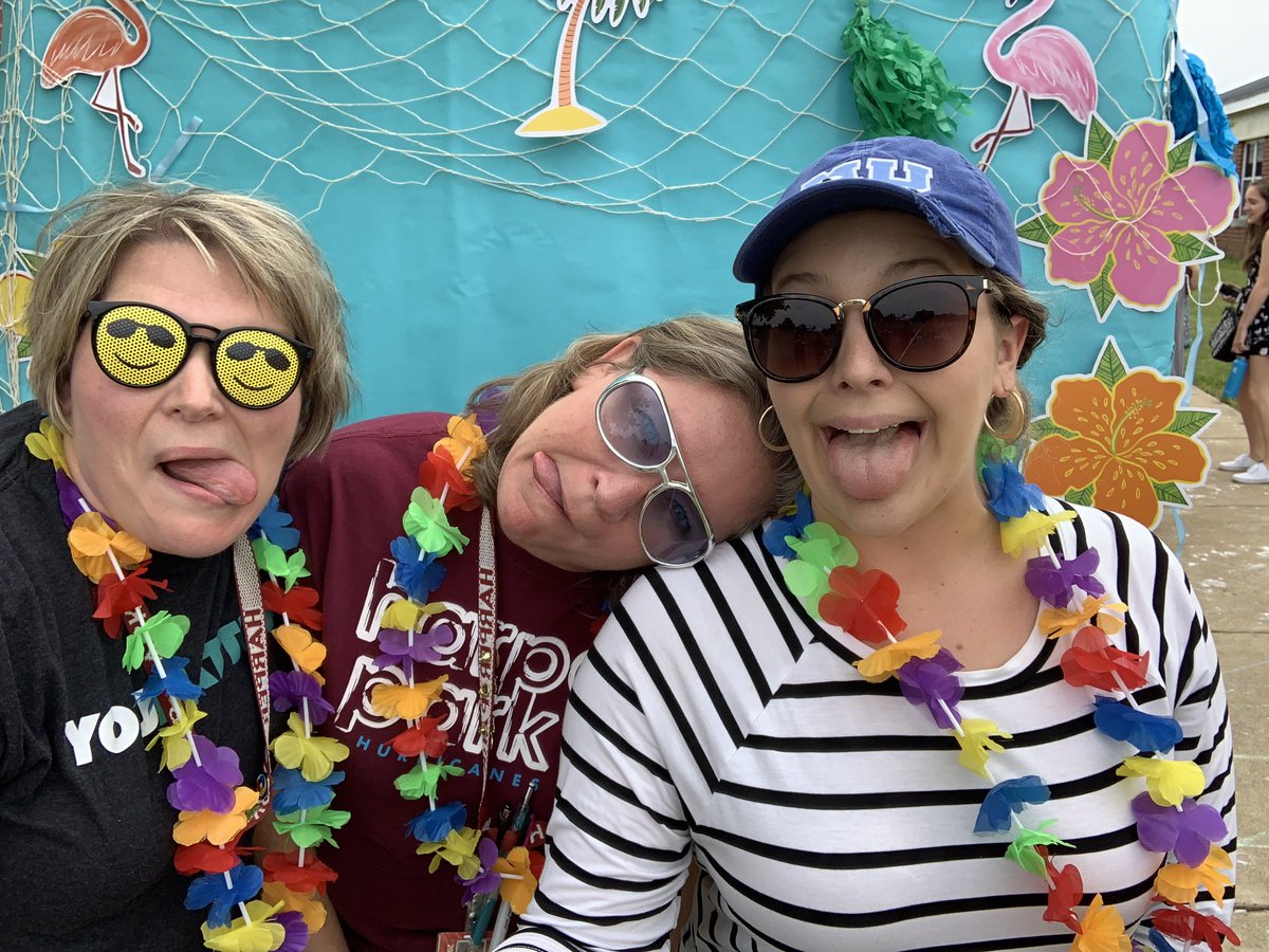 MrsM_HPMS's tweet photo. Almost SUMMER!!! We are three excited teachers! 🌞🌴🌺🥳@HPMS_UMHT #SelfiesB4Summer https://t.co/iYLaWam3lJ