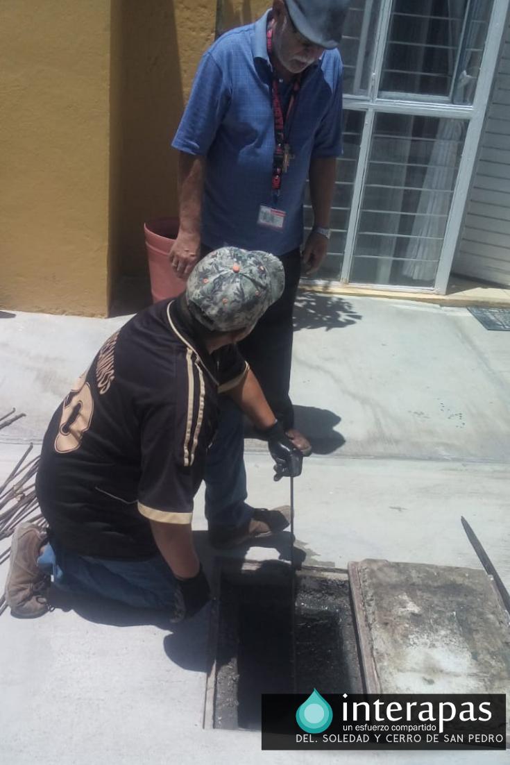 Interapass's tweet photo. #Trabajandoparati En esta época de lluvias se ha implementado un programa emergente de 24 hrs con trabajos de desazolve con apoyo del camión hidráulico vactor y nuestra cuadrilla de varilleros. Exhortamos a la población a no tirar basura para que los drenajes no colpasen . https://t.co/Uks0twVV5H