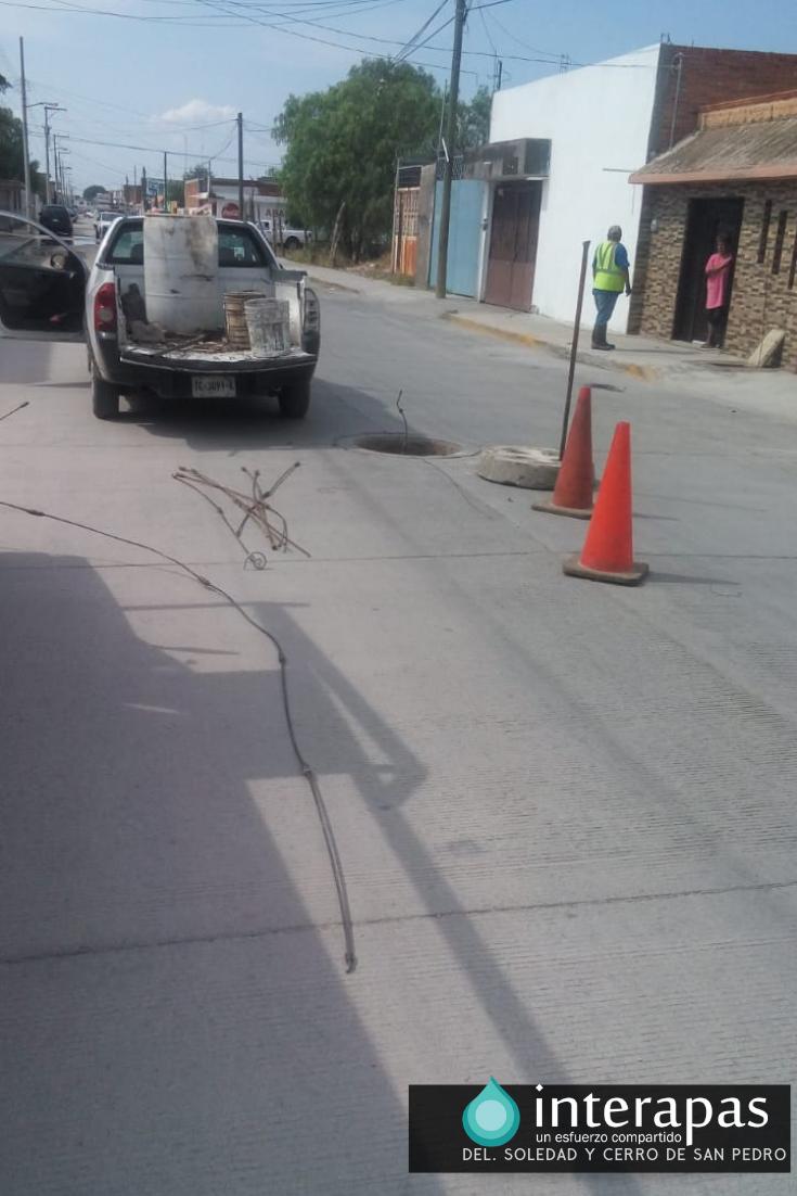 Interapass's tweet photo. #Trabajandoparati En esta época de lluvias se ha implementado un programa emergente de 24 hrs con trabajos de desazolve con apoyo del camión hidráulico vactor y nuestra cuadrilla de varilleros. Exhortamos a la población a no tirar basura para que los drenajes no colpasen . https://t.co/Uks0twVV5H