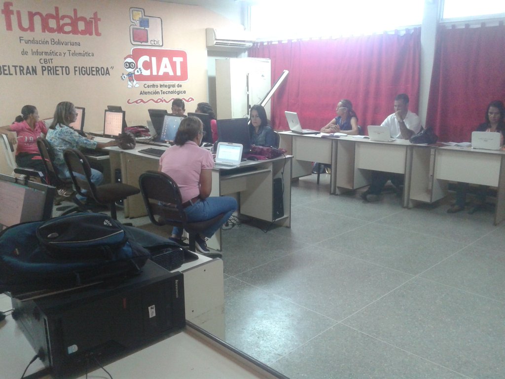 jpcbit_trujillo's tweet photo. @RCcbit_trujillo @SaIaTrujillo Encuentro del PNFA Directores y Supervisores en el CBIT LBPF CANDELARIA. LB Guamas. https://t.co/kFTn8MjzHY